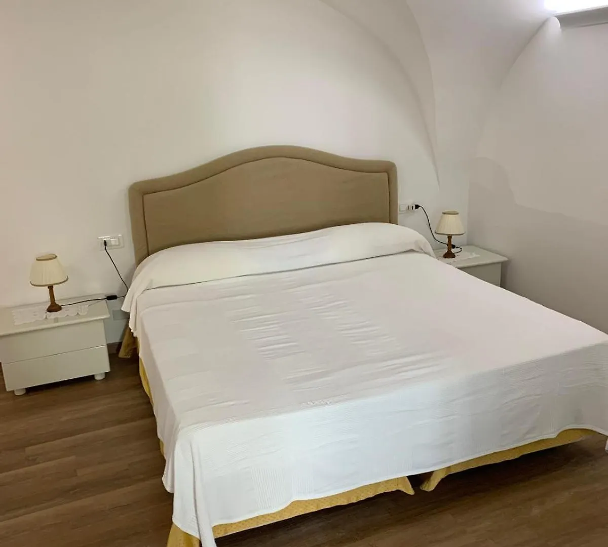 Cats House Centro Storico Villa Amalfi 0*,